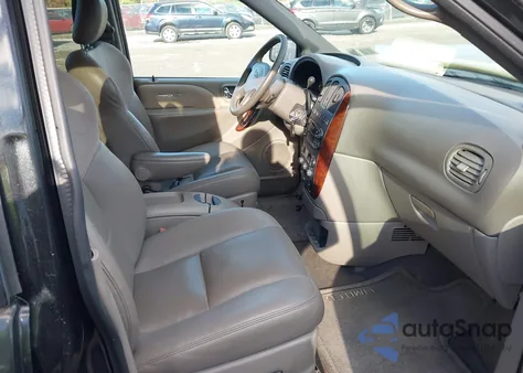 2003 Chrysler Town & Country Limited from USA, damaged, VIN 2C8GP64L13R286354